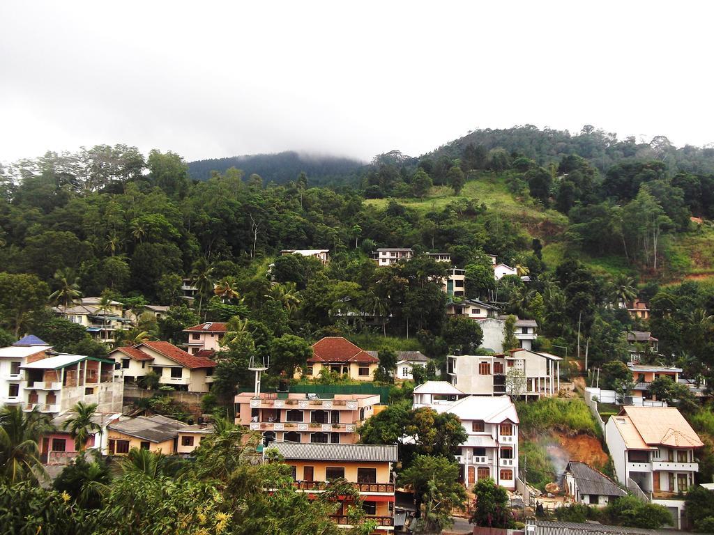 Majestic Tourist Hotel Kandy Exterior foto